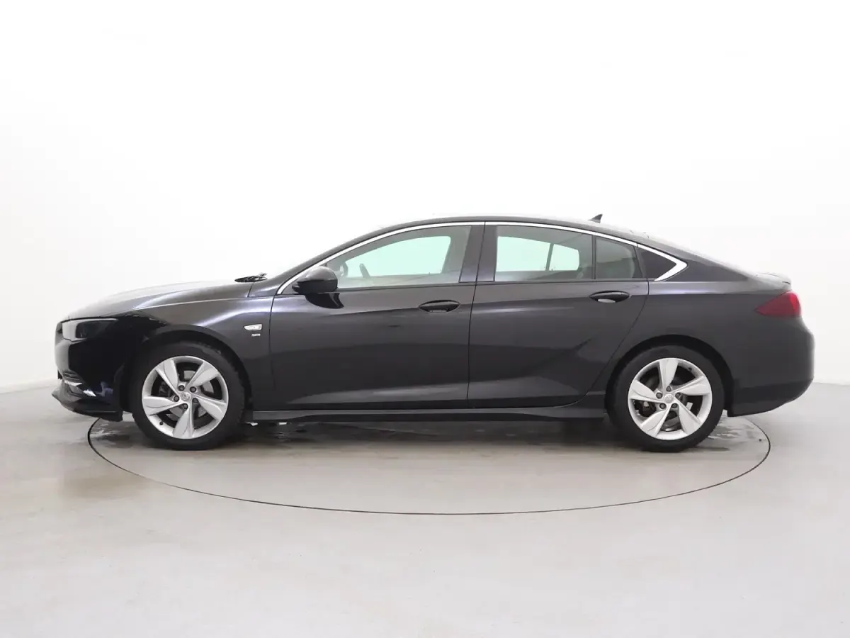 Second-hand Vauxhall Insignia SRi 165 CP (121 kW) 2019 Negru Hatchback