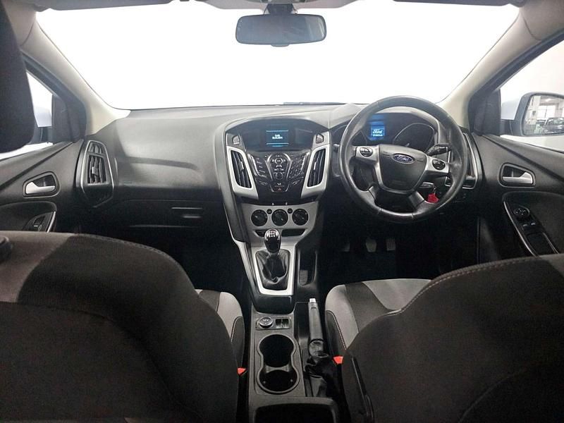 Used Ford Focus Zetec 2014 White Hatchback