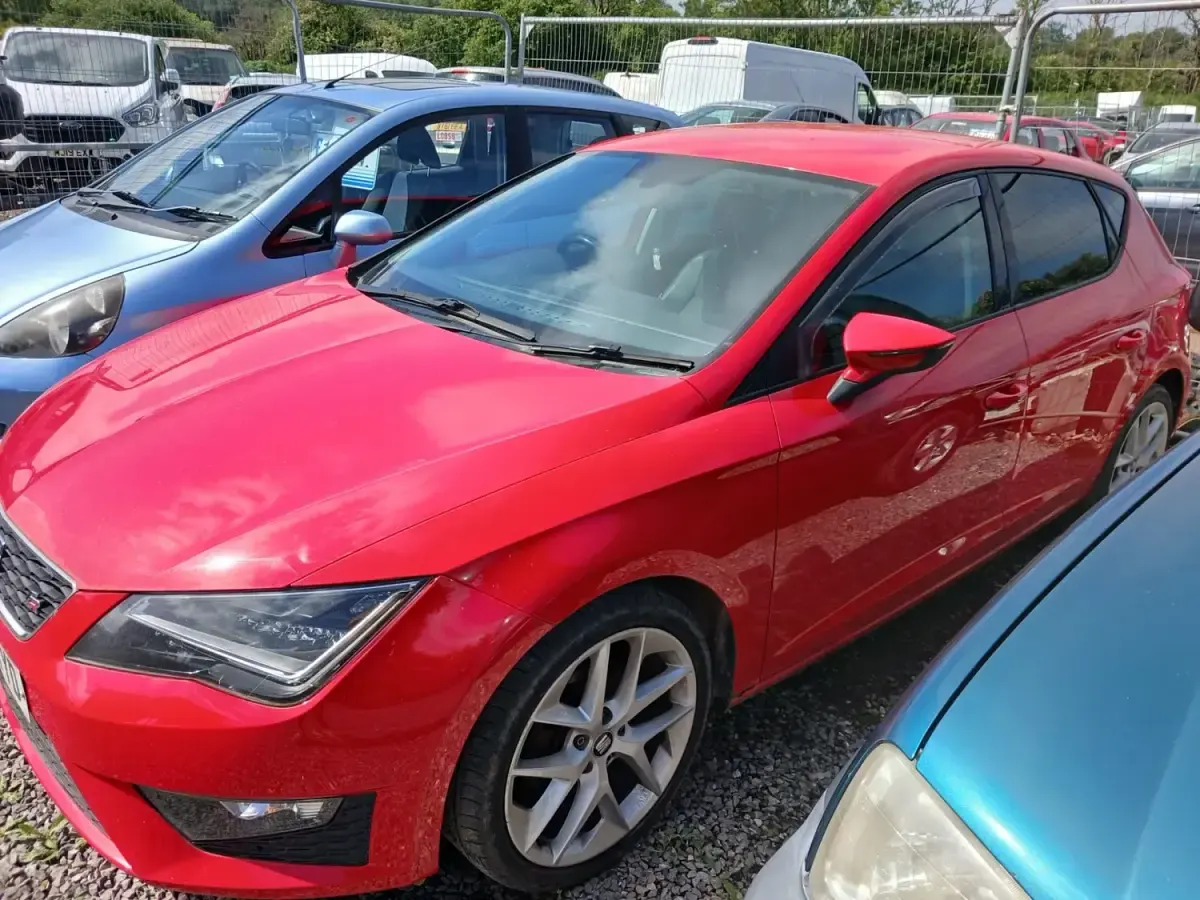 Begagnad Seat Leon FR 2016 Röd Halvkombi