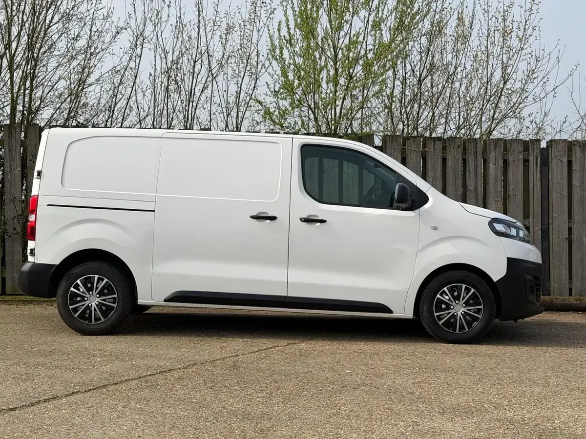 Used Citroën Dispatch 2019 White MPV