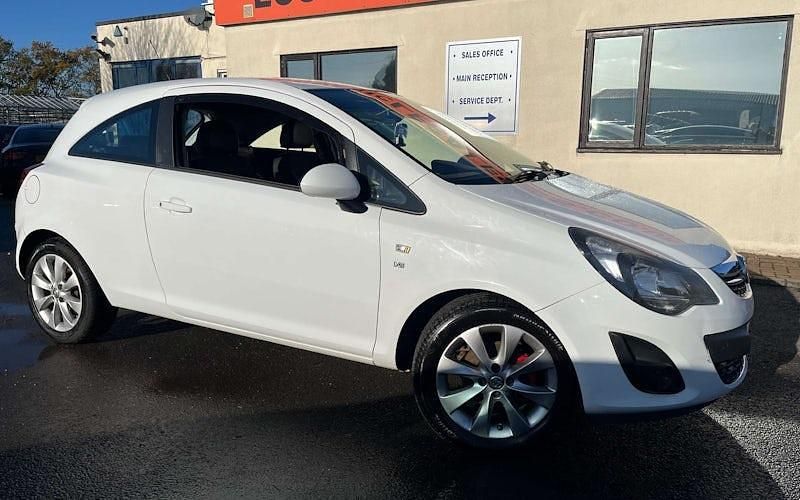 Used Vauxhall Corsa Excite 86 HP (63 kW) 2014 White Hatchback