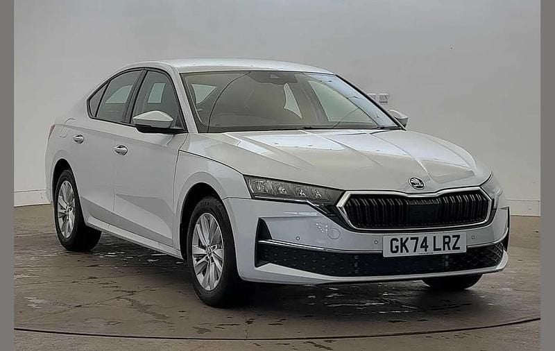 Moon white metallic New 2024 Skoda Octavia SE Technology Hatchback | £20,800 (Good price) - Image 1/4