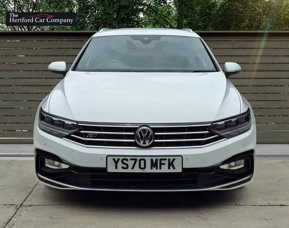 Used VW Passat R-line 190 HP (139 kW) 2020 White Estate
