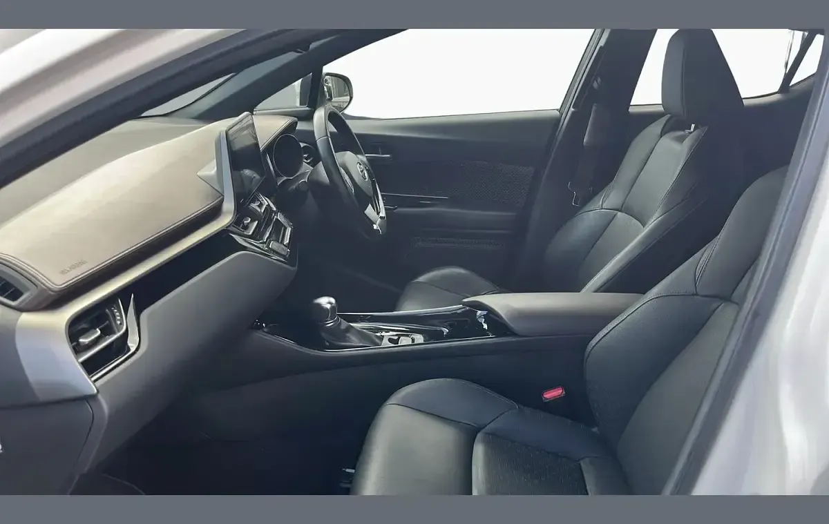 Used Toyota C-HR 122 HP (89 kW) 2019 White SUV