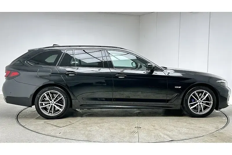 Used BMW 530e M Sport 2022 Black sapphire metallic paint Estate