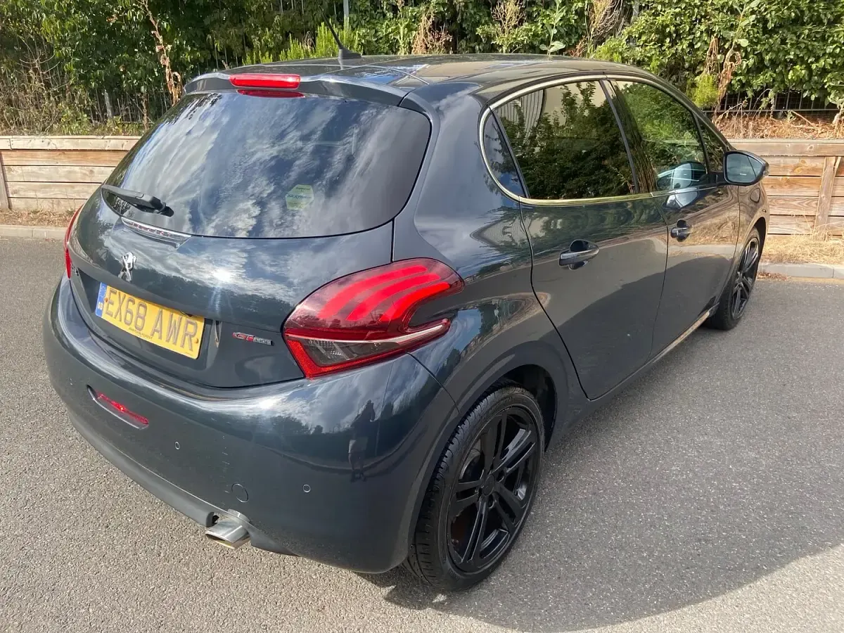 Used Peugeot 208 GT-line 107 HP (78 kW) 2018 Grey Hatchback