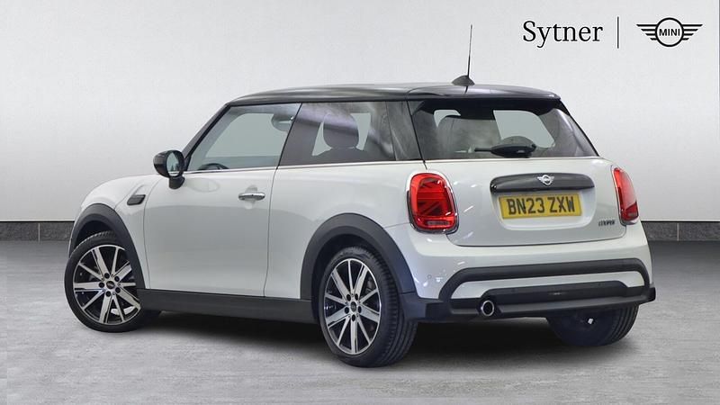 Used Mini Cooper Classic 134 HP (98 kW) 2023 White Hatchback