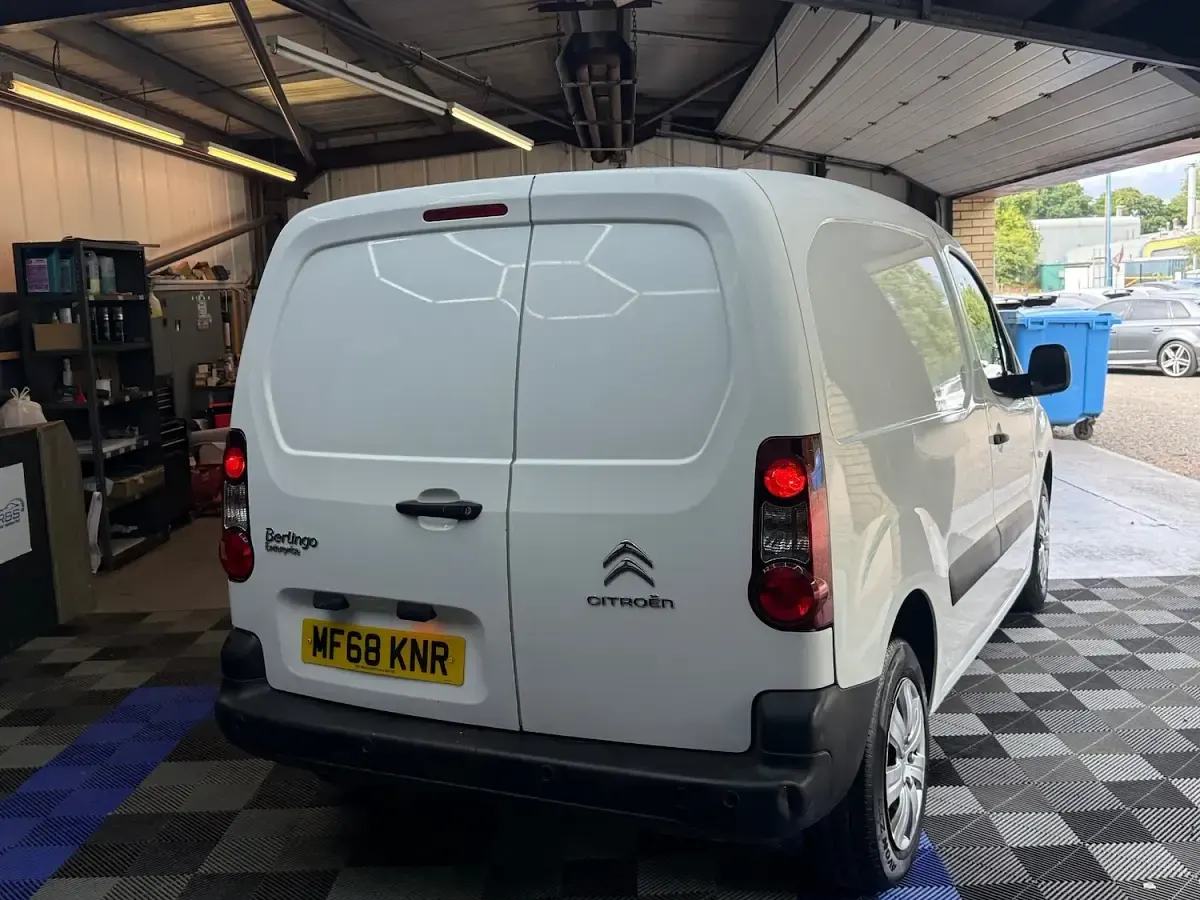Used Citroën Berlingo 100 HP (73 kW) 2018 White MPV