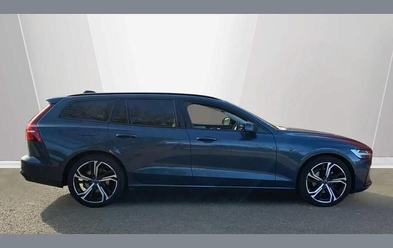 Used Volvo V60 Ultra 194 HP (142 kW) 2025 Blue Estate