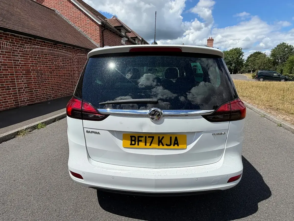 Used Vauxhall Zafira SRi 140 HP (102 kW) 2017 White MPV