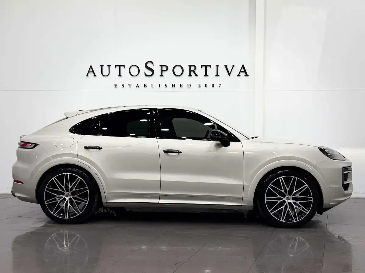 Used Porsche Cayenne 353 HP (259 kW) 2025 Beige SUV