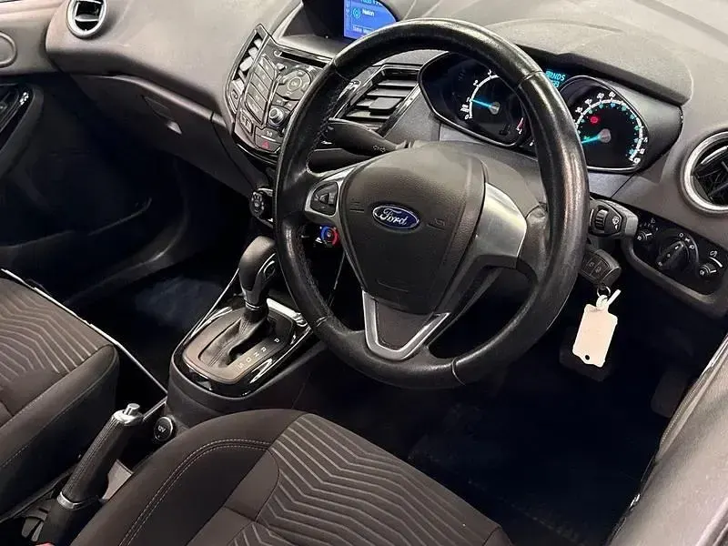 Usado Ford Fiesta Zetec 100 HP (73 kW) 2017 Azul Citadino