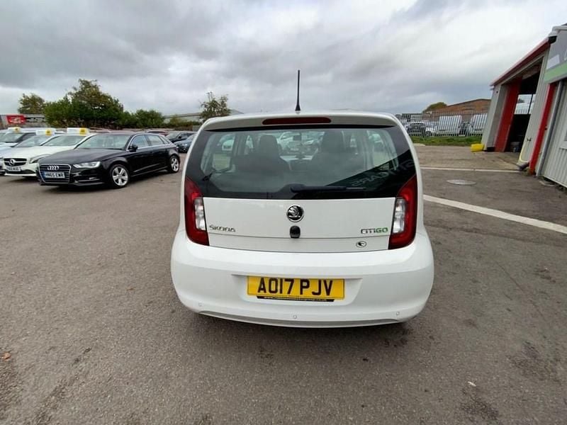 Used Skoda Citigo SE L 60 HP (44 kW) 2017 White Hatchback