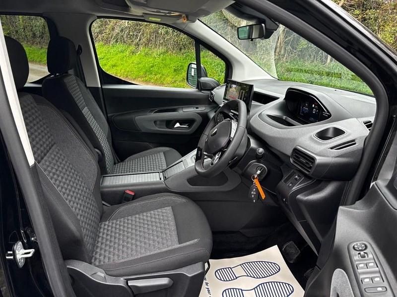 New Peugeot Rifter 131 HP (96 kW) 2025 Black MPV