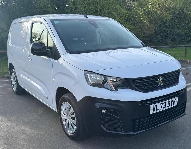 Used Peugeot Partner Premium 131 HP (96 kW) 2023 White MPV