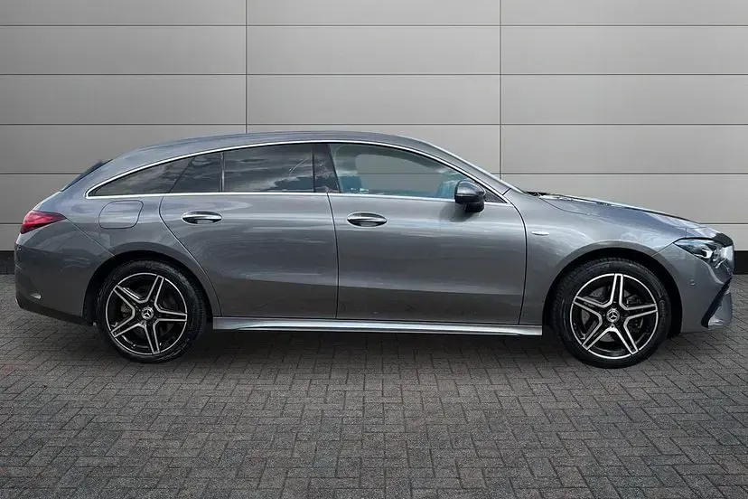 Used Mercedes CLA250 Shooting Brake Executive 215 HP (158 kW) 2025 Mountain grey Estate