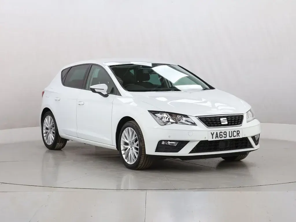Usata Seat Leon SE Dynamic 130 CV (95 kW) 2020 Bianco Utilitaria
