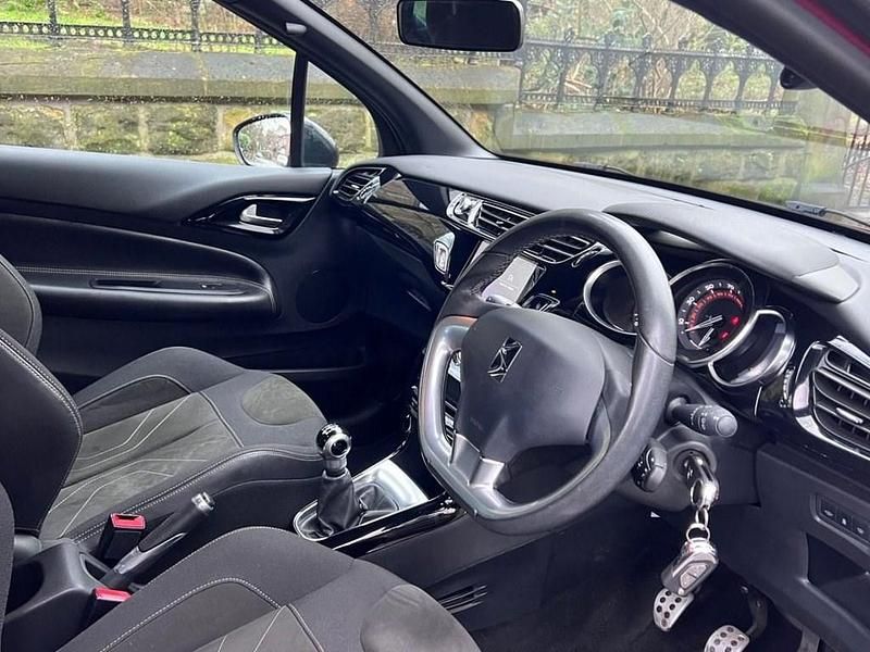 Used DS Automobiles DS3 Elegance 110 HP (80 kW) 2017 Red Hatchback