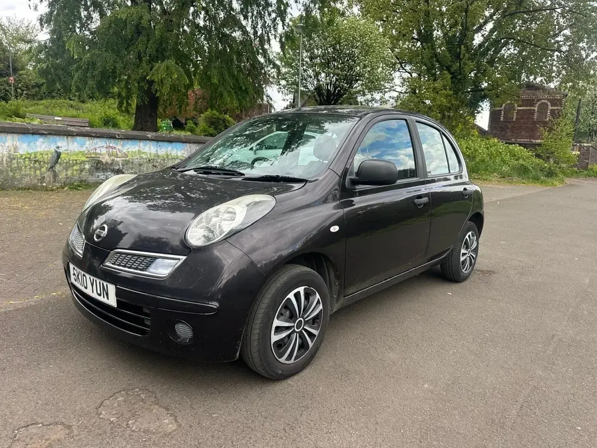 Usado Nissan Micra Visia 65 CV (47 kW) 2010 Negro Utilitario