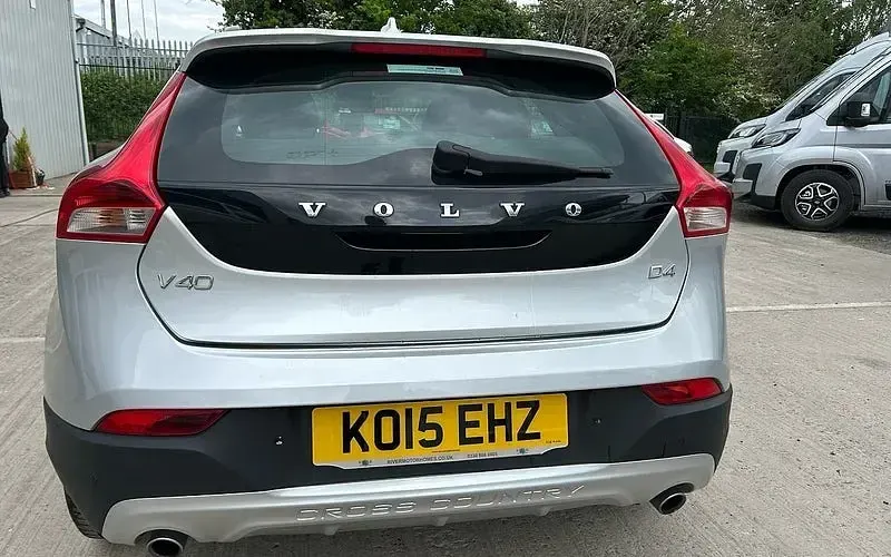 Usado Volvo V40 190 CV (139 kW) 2015 Utilitario