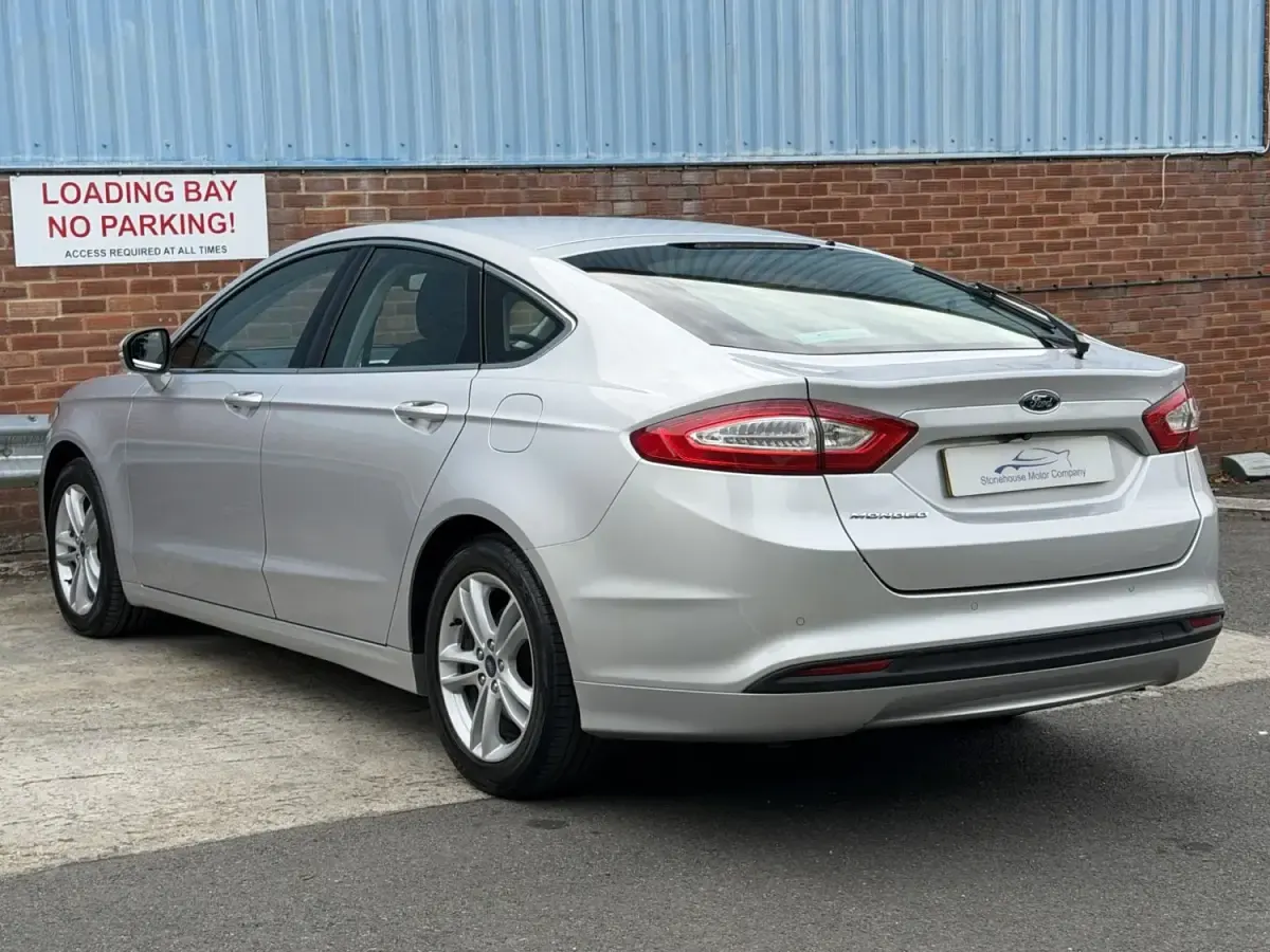 Gebraucht Ford Mondeo Zetec 180 PS (132 kW) 2018 Silber Kleinwagen