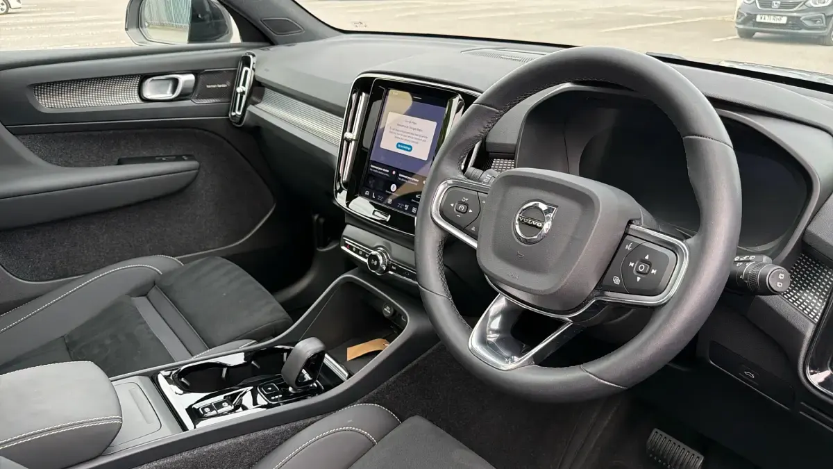 Used Volvo XC40 Ultimate 197 HP (144 kW) 2024 Silver SUV
