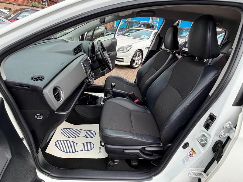 Used Toyota Yaris Trend 101 HP (74 kW) 2012 White Hatchback