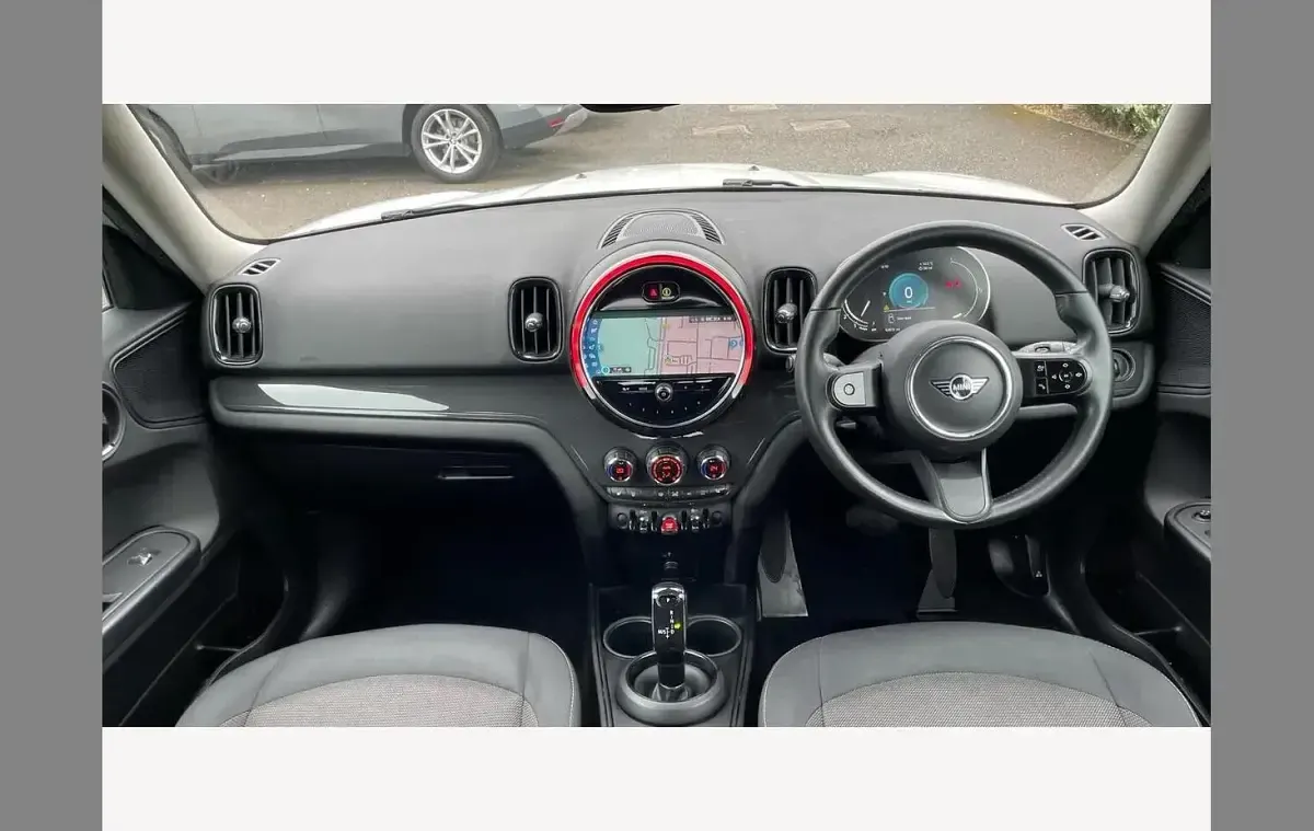 Używany Mini Cooper Countryman Classic 134 KM (98 kW) 2022 Srebrny SUV