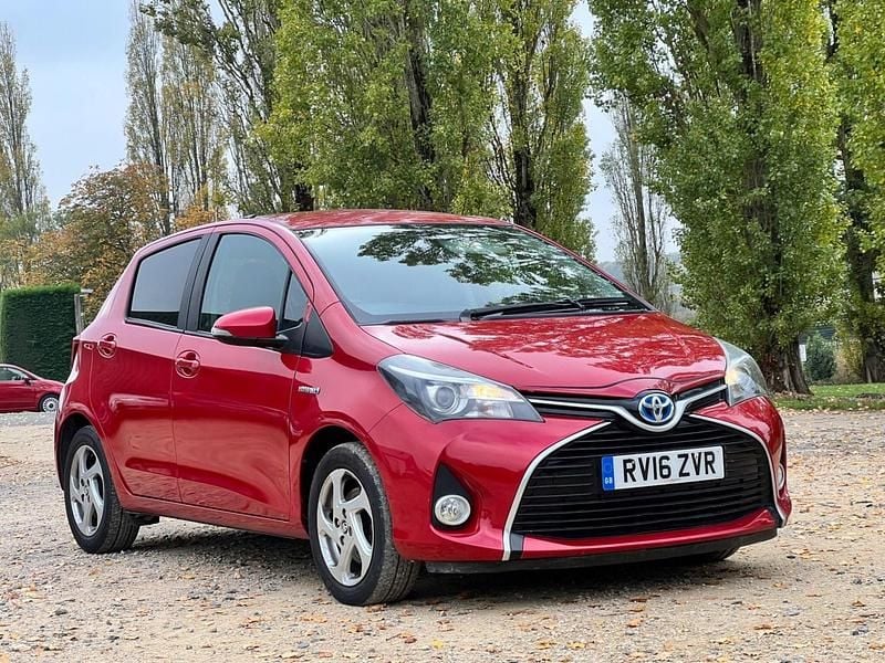 Red Used 2016 Toyota Yaris Hybrid Hatchback | £6,990 (Super price) - Image 1/3
