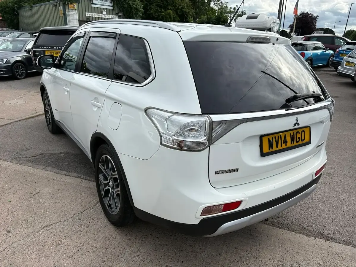 Used Mitsubishi Outlander 2014 White SUV