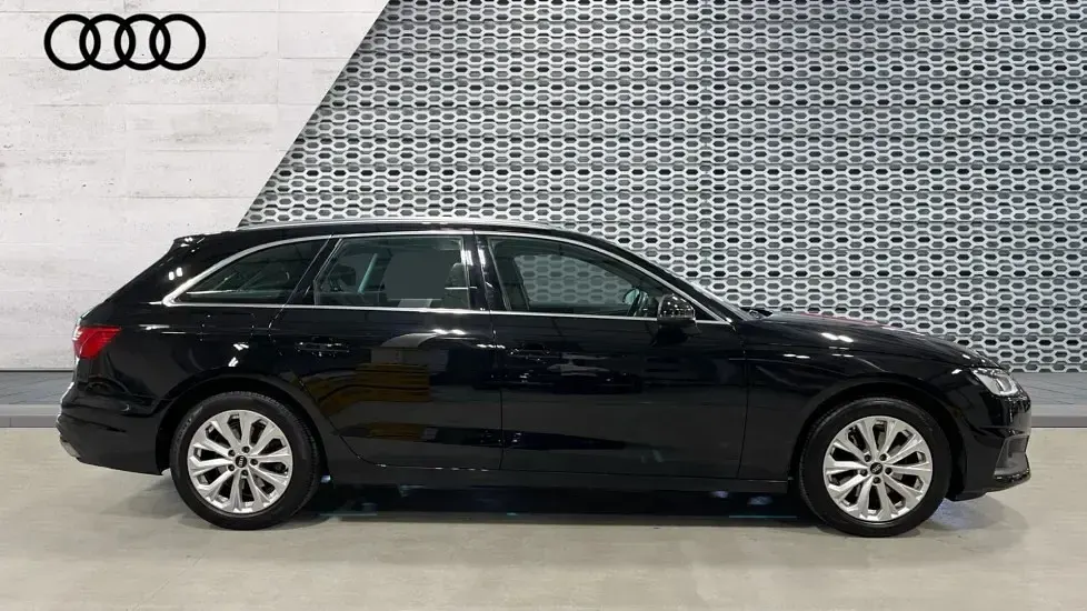 Used Audi A4 Comfort 150 HP (110 kW) 2023 Black Estate