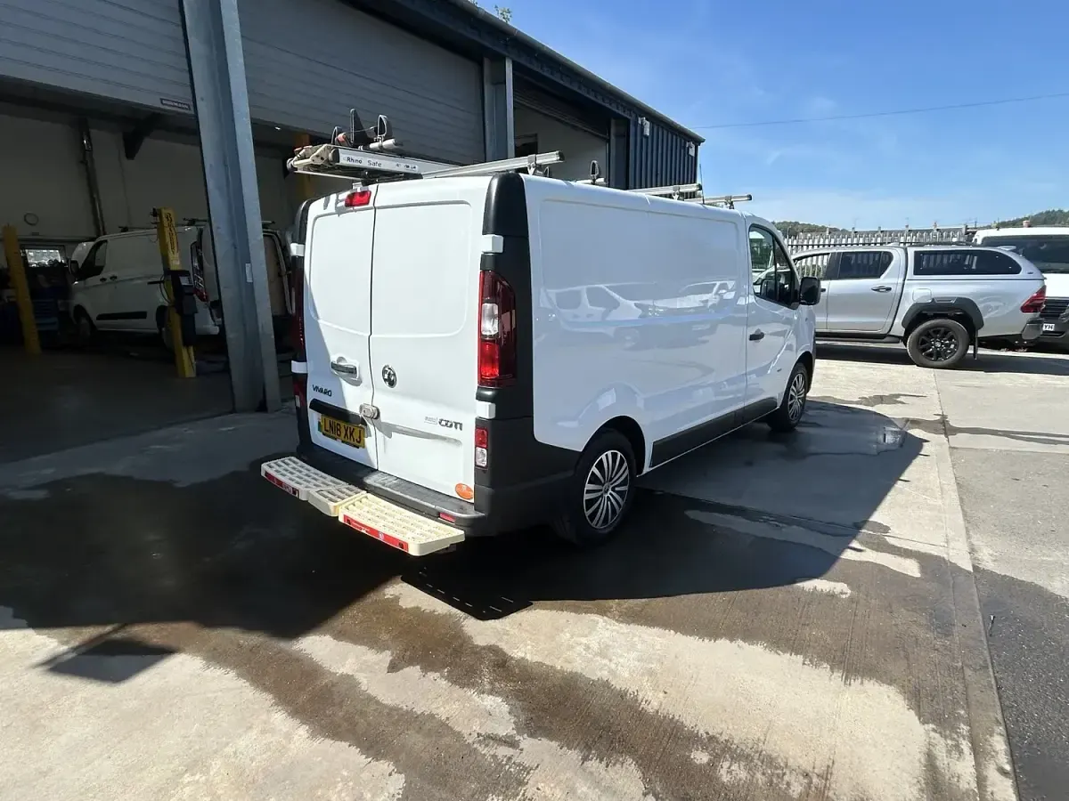 Used Vauxhall Vivaro 120 HP (88 kW) 2018 White
