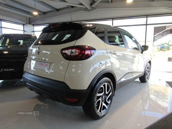 Used Renault Captur Iconic 2019 Cream/black SUV