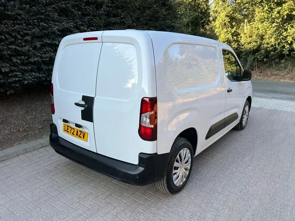 Used Citroën Berlingo 100 HP (73 kW) 2023 White MPV