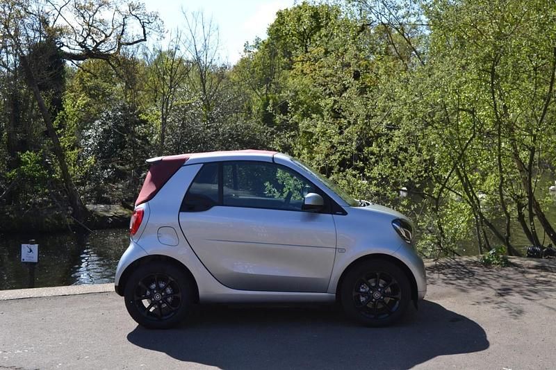 Used Smart ForTwo Cabrio Passion 71 HP (52 kW) 2017 Silver Cabriolet
