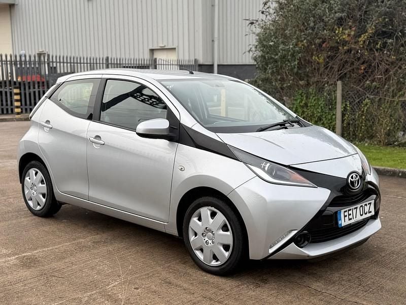 Used Toyota Aygo X-play 68 HP (50 kW) 2017 Silver Hatchback