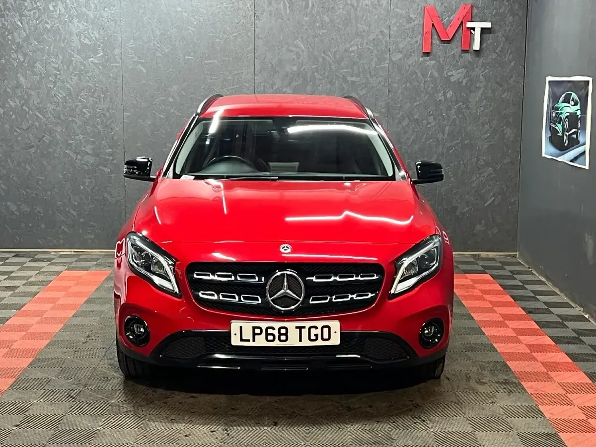 Used Mercedes GLA180 Urban 122 HP (89 kW) 2018 Red SUV
