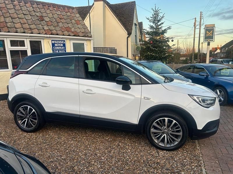 Used Vauxhall Crossland X SRi 83 HP (61 kW) 2020 White SUV