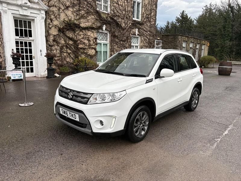Used Suzuki Vitara SZ4 120 HP (88 kW) 2016 White Hatchback
