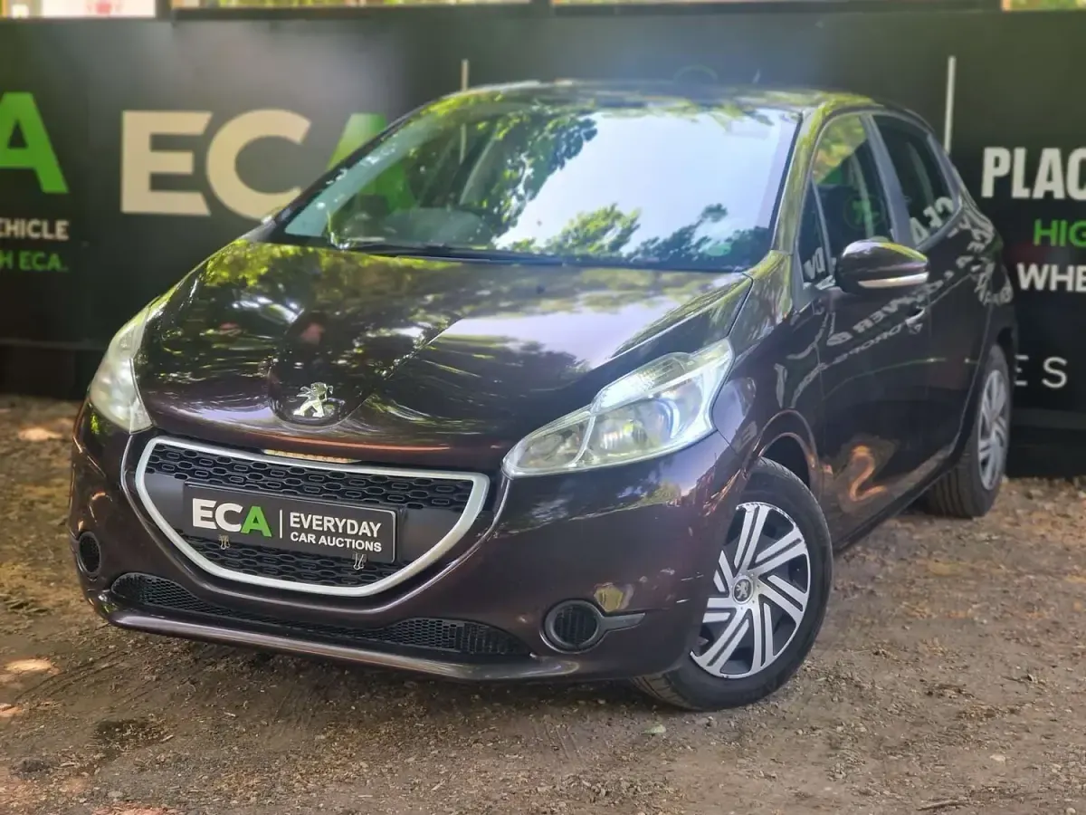 Used Peugeot 208 Access 82 HP (60 kW) 2013 Red Hatchback