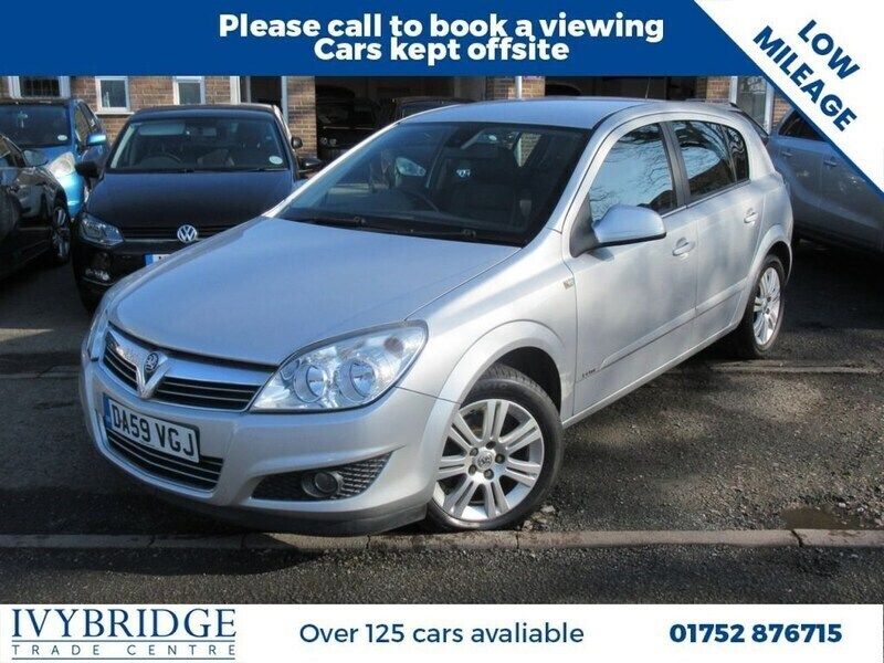 Silver Used 2009 Vauxhall Astra Elite Hatchback | £2,795 (Good price) - Image 1/2