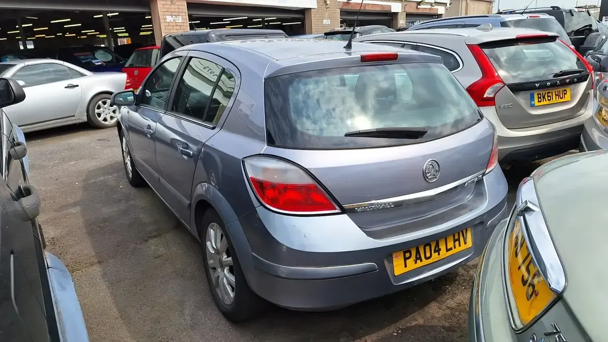 Used Vauxhall Astra Elite 101 HP (74 kW) 2004 Silver Hatchback