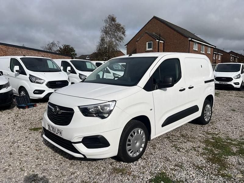 Used Vauxhall Combo Sportive 100 HP (73 kW) 2020 White MPV