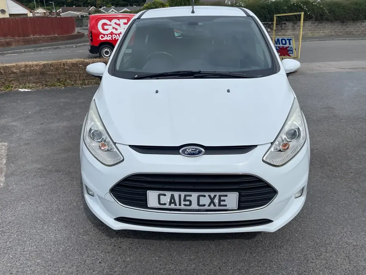 Used Ford B-MAX Zetec 100 HP (73 kW) 2015 White MPV