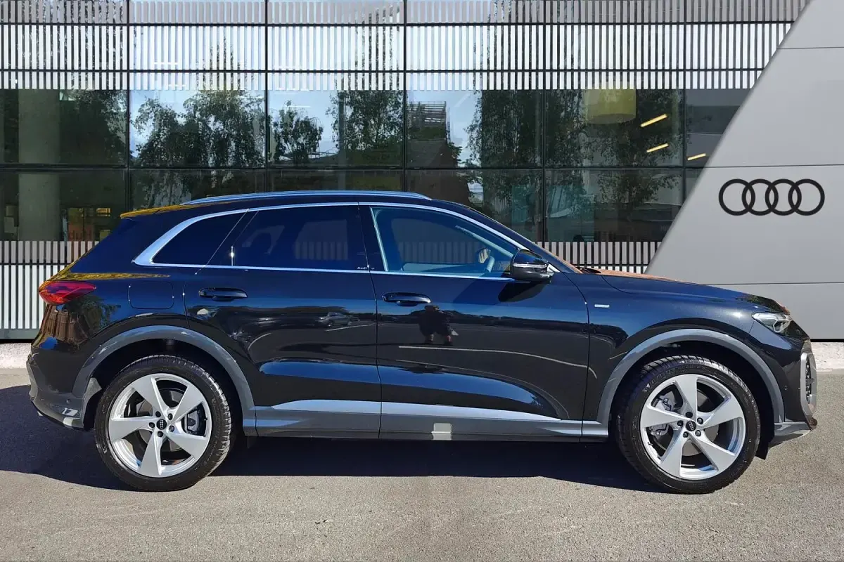 Used Audi Q5 S-Line 295 HP (216 kW) 2025 Black SUV