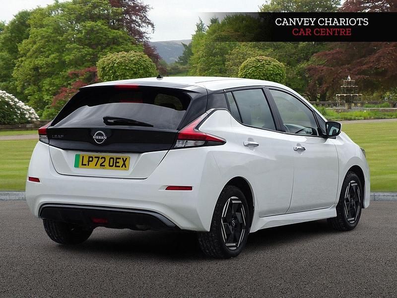 Begagnad Nissan Leaf Acenta 110 kW (150 HK) 2022 Vit Halvkombi