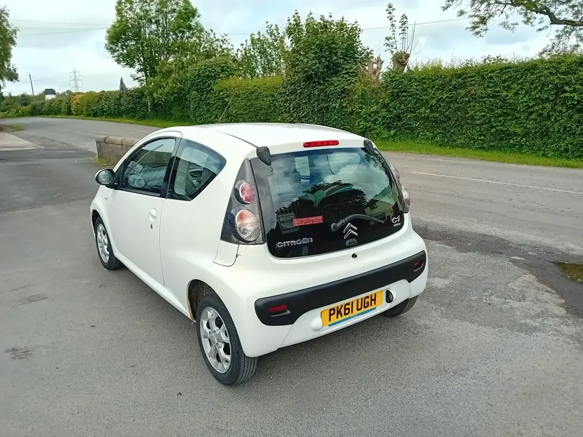 Begagnad Citroën C1 VTR Sport 68 HK (50 kW) 2011 Vit Halvkombi