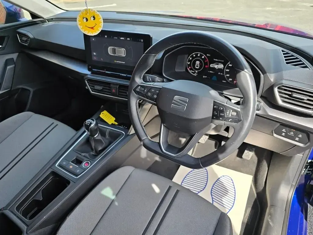 Begagnad Seat Leon SE Dynamic 110 HK (80 kW) 2020 Blå Halvkombi