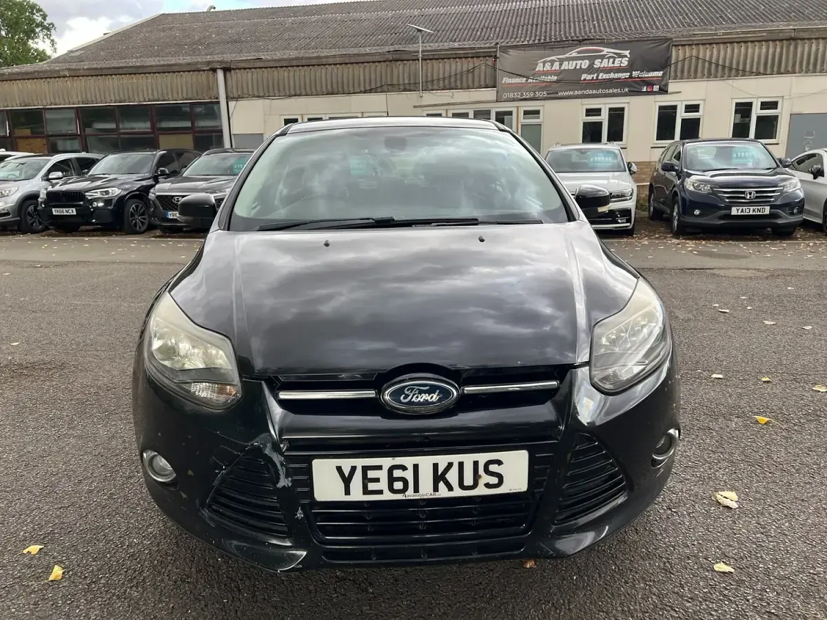 Used Ford Focus Titanium 138 HP (101 kW) 2011 Black Hatchback