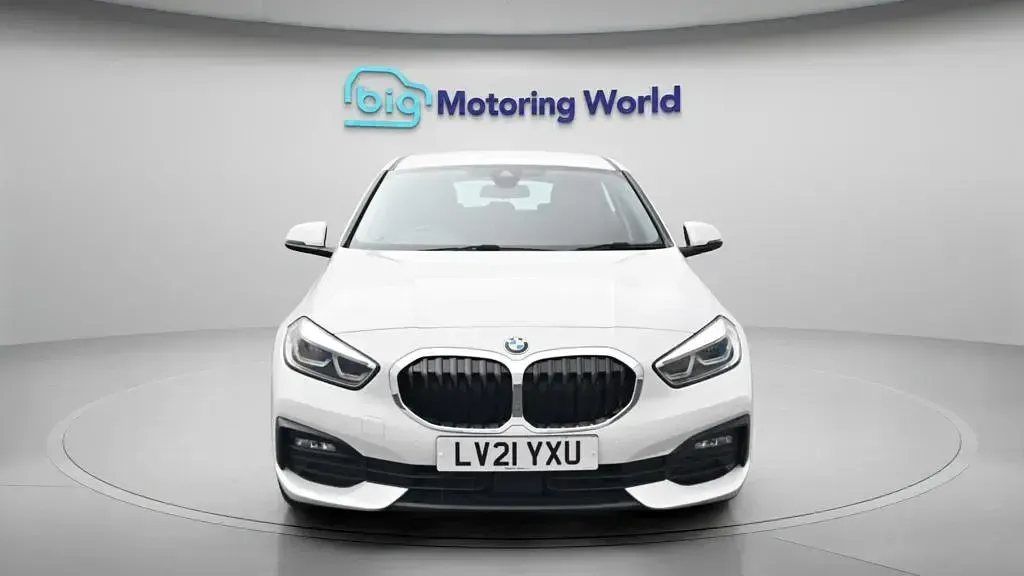 Used BMW 118 136 HP (100 kW) 2021 White Hatchback